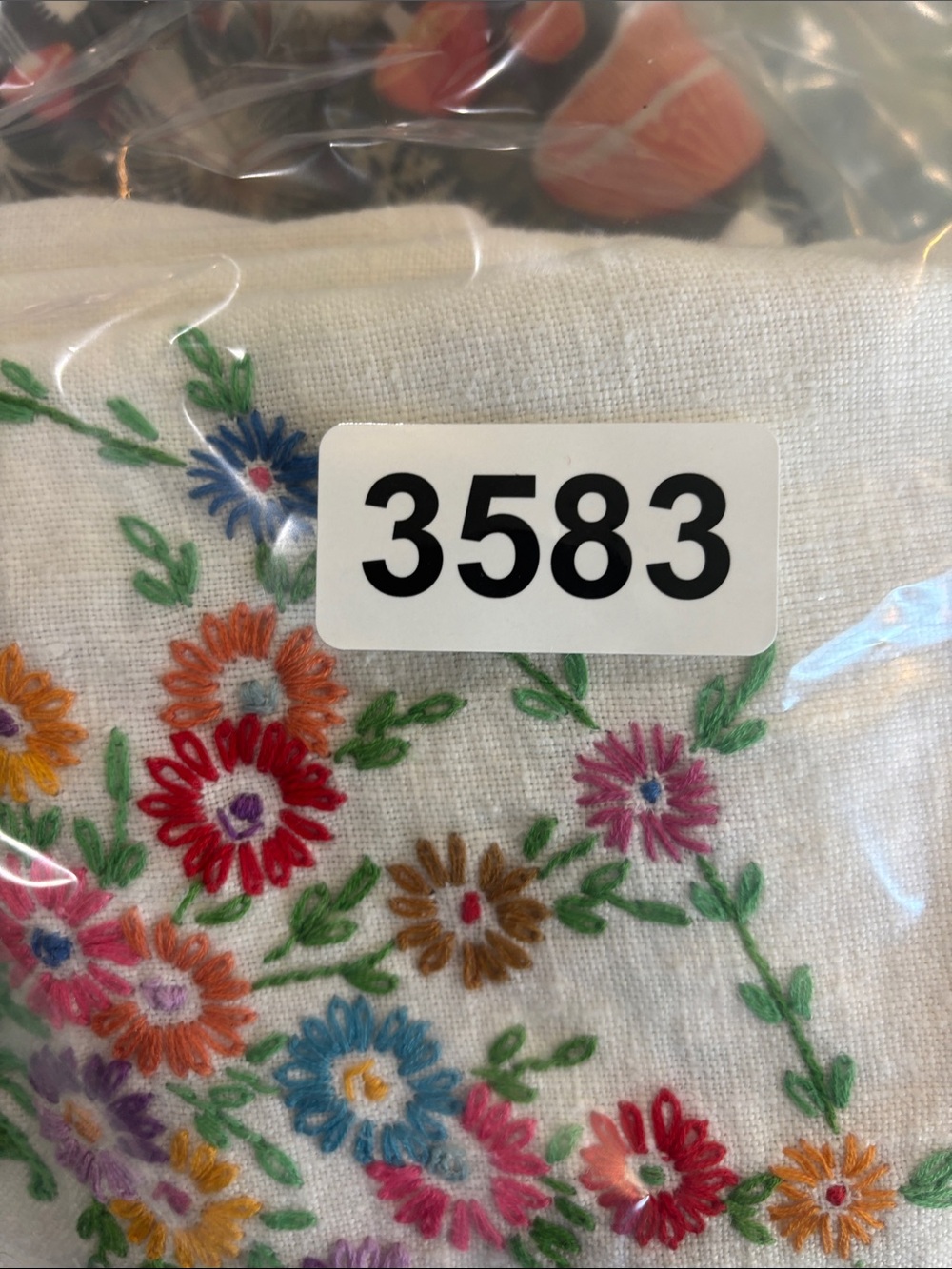 Vintage Embroidered linen tablecloth - Picture 8 of 8